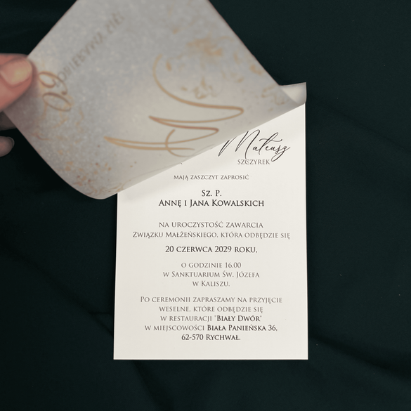 Ekskluzywne złote zaproszenie ślubne trzywarstwowe z dekoracyjnym nitem